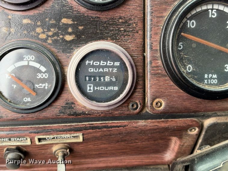 image for item EC4613 1999 Freightliner FLD semi truck