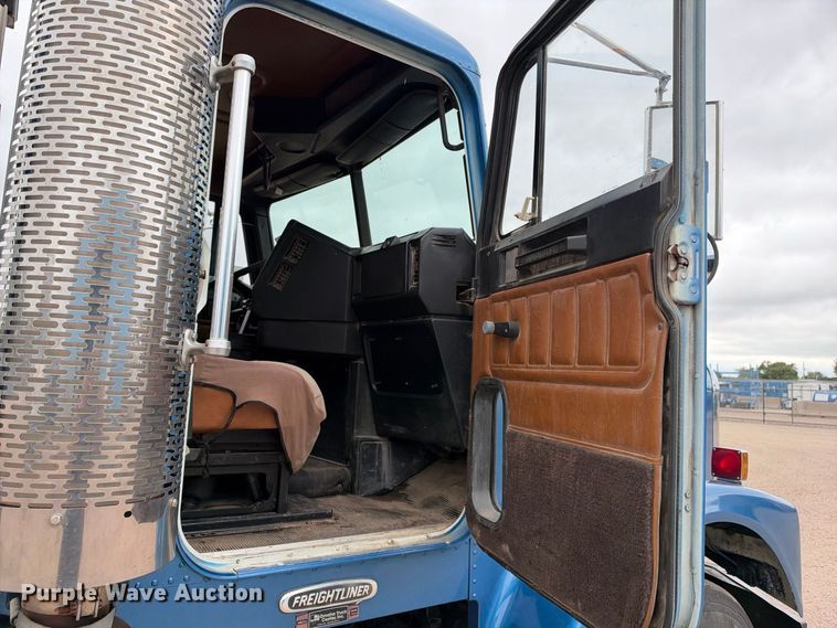 image for item EC4613 1999 Freightliner FLD semi truck