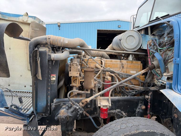 image for item EC4613 1999 Freightliner FLD semi truck
