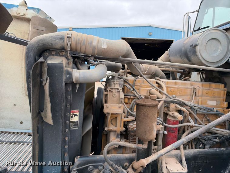image for item EC4613 1999 Freightliner FLD semi truck