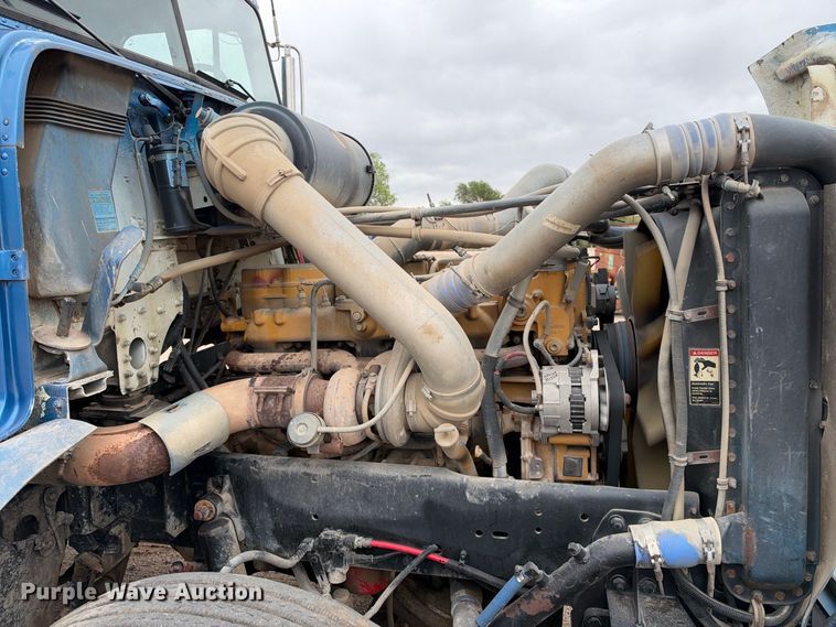 image for item EC4613 1999 Freightliner FLD semi truck