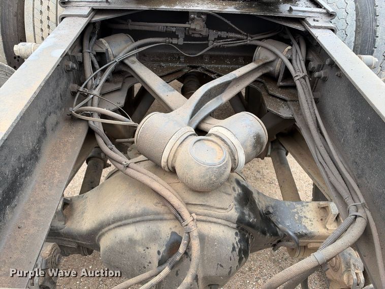 image for item EC4613 1999 Freightliner FLD semi truck