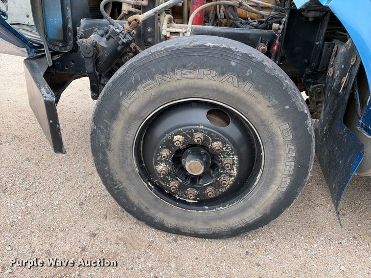 image for item EC4613 1999 Freightliner FLD semi truck
