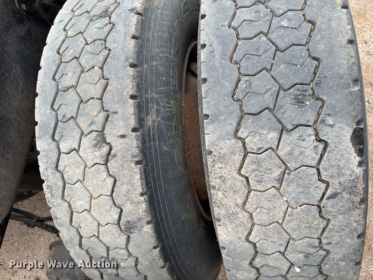 image for item EC4613 1999 Freightliner FLD semi truck