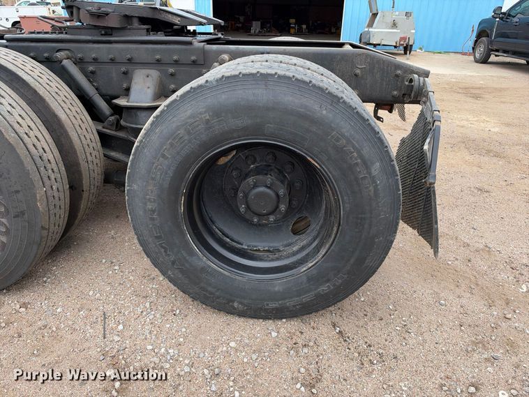 image for item EC4613 1999 Freightliner FLD semi truck