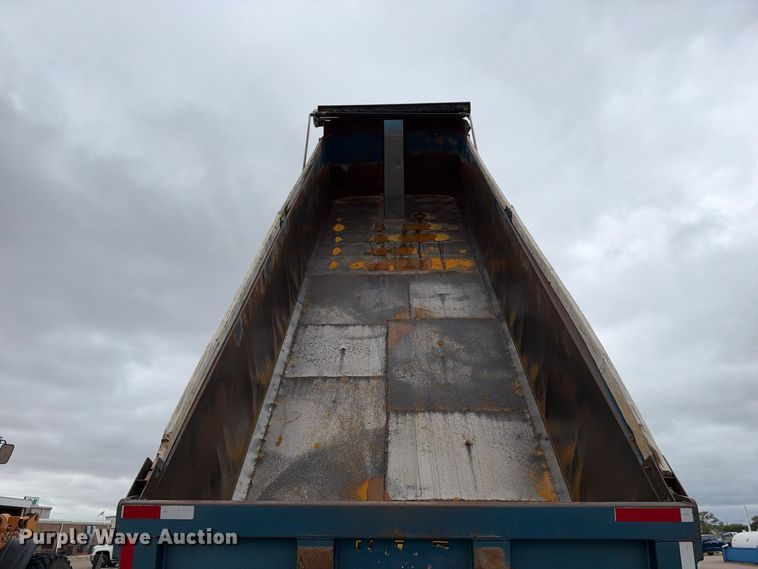 image for item EC4614 2003 Hilbilt 2626HDMT End dump