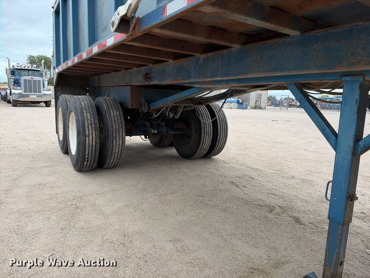 image for item EC4614 2003 Hilbilt 2626HDMT End dump