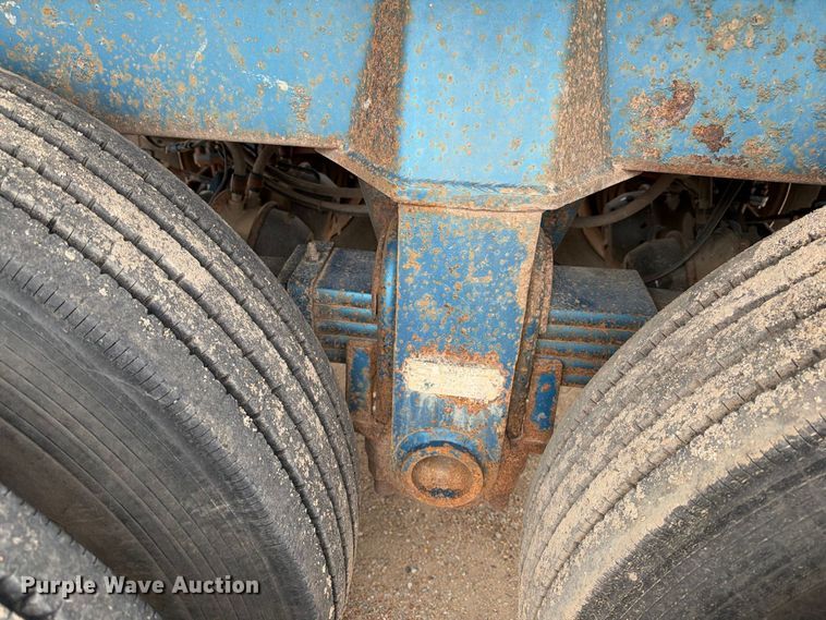image for item EC4614 2003 Hilbilt 2626HDMT End dump