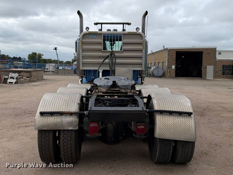 image for item EC4615 2006 Peterbilt 379 semi truck