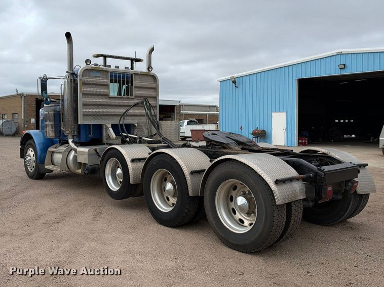 image for item EC4615 2006 Peterbilt 379 semi truck