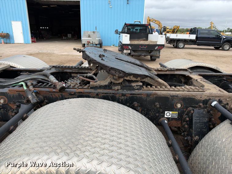 image for item EC4615 2006 Peterbilt 379 semi truck