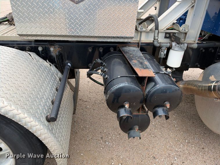 image for item EC4615 2006 Peterbilt 379 semi truck