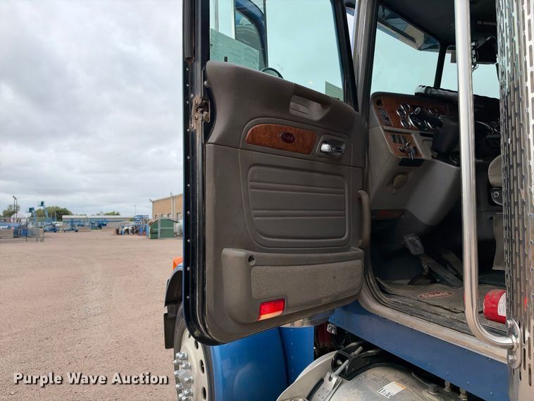 image for item EC4615 2006 Peterbilt 379 semi truck