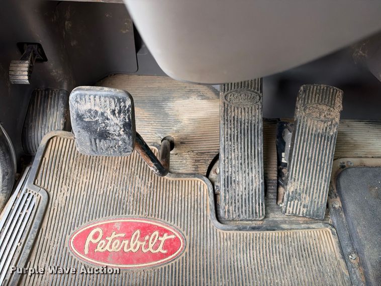image for item EC4615 2006 Peterbilt 379 semi truck