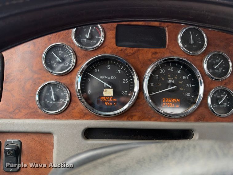 image for item EC4615 2006 Peterbilt 379 semi truck