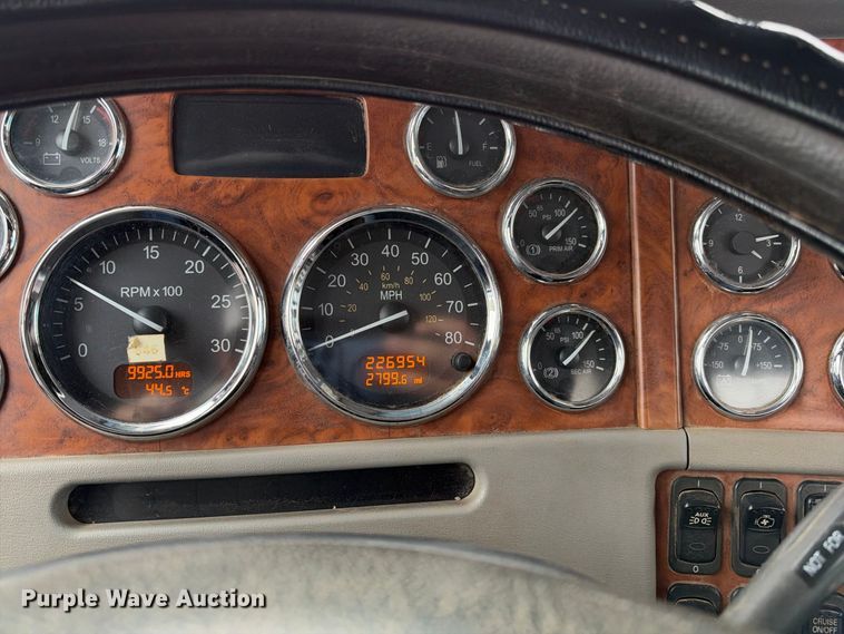 image for item EC4615 2006 Peterbilt 379 semi truck