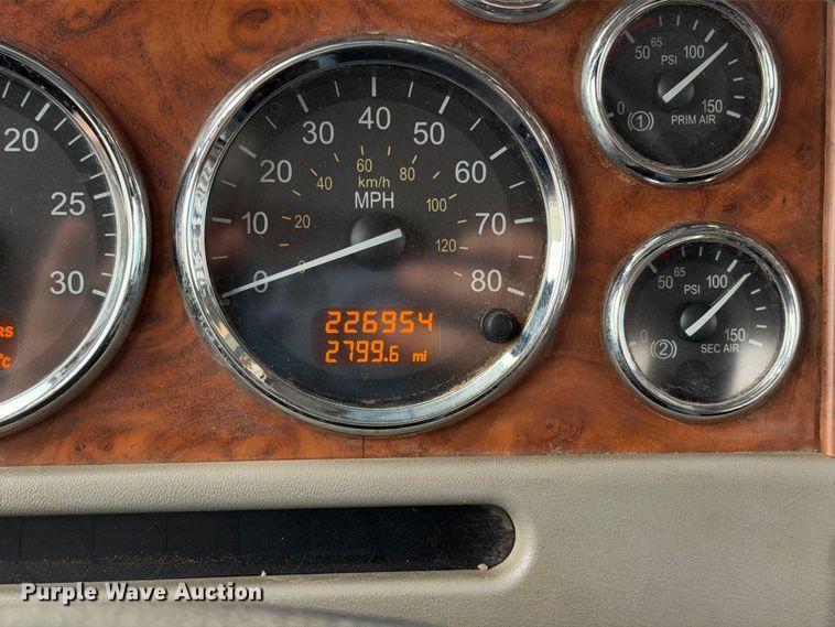 image for item EC4615 2006 Peterbilt 379 semi truck