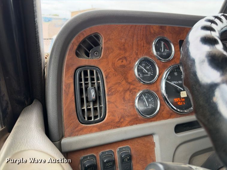 image for item EC4615 2006 Peterbilt 379 semi truck