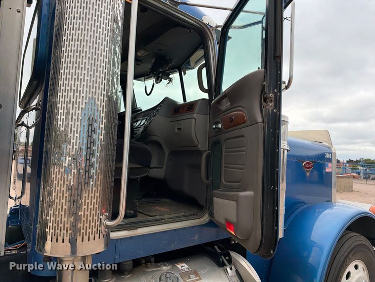 image for item EC4615 2006 Peterbilt 379 semi truck