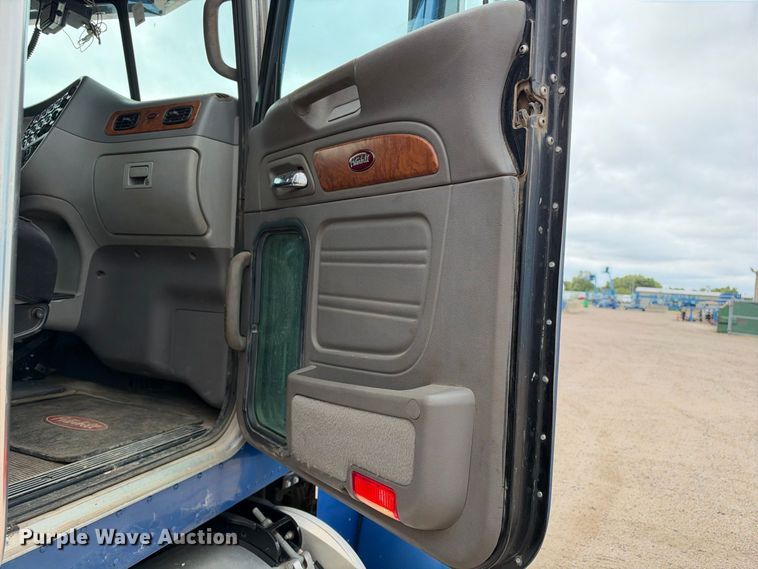 image for item EC4615 2006 Peterbilt 379 semi truck