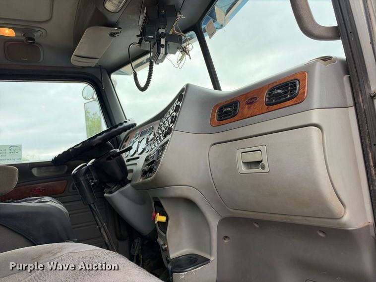 image for item EC4615 2006 Peterbilt 379 semi truck