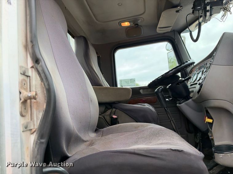 image for item EC4615 2006 Peterbilt 379 semi truck
