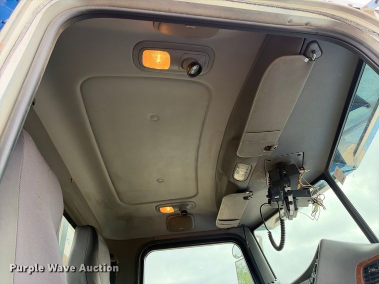 image for item EC4615 2006 Peterbilt 379 semi truck