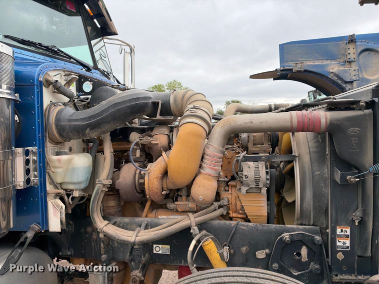 image for item EC4615 2006 Peterbilt 379 semi truck