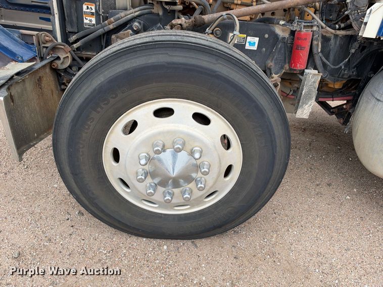 image for item EC4615 2006 Peterbilt 379 semi truck