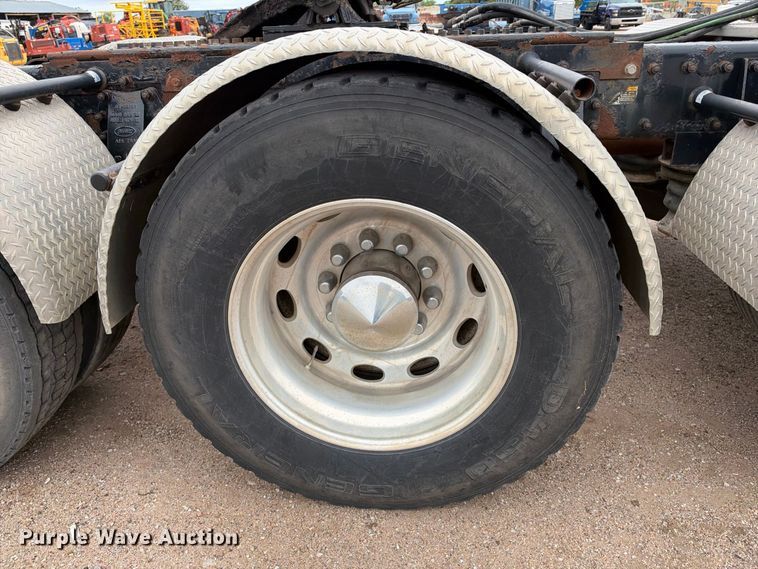 image for item EC4615 2006 Peterbilt 379 semi truck