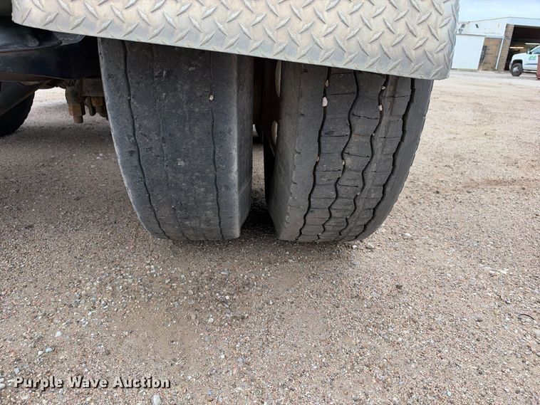 image for item EC4615 2006 Peterbilt 379 semi truck