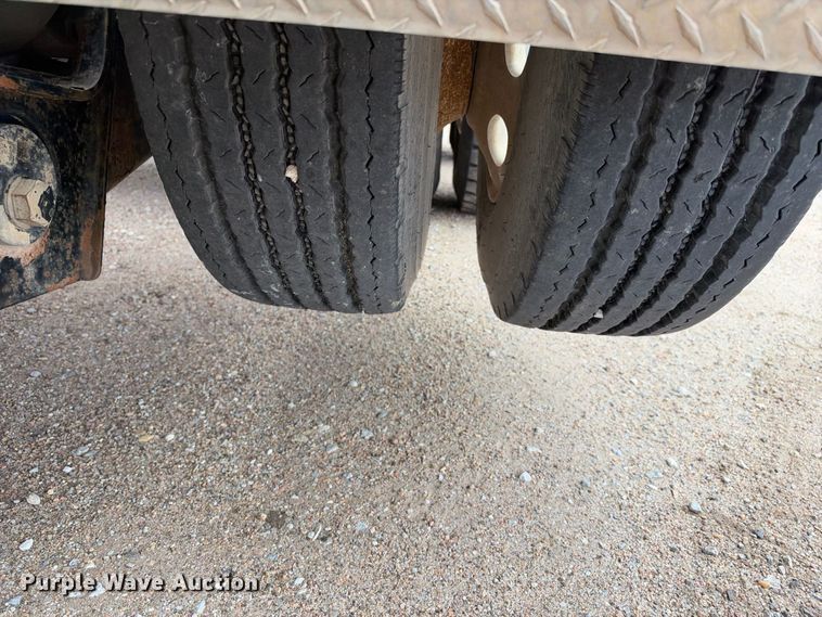 image for item EC4615 2006 Peterbilt 379 semi truck