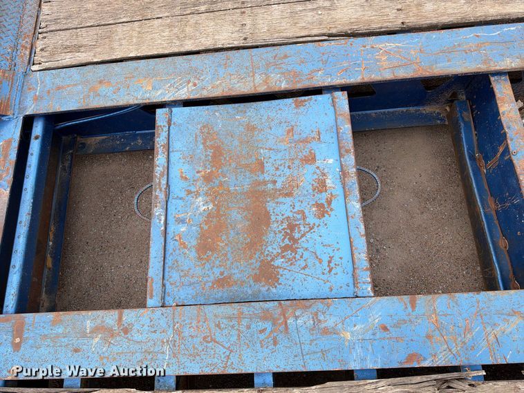 image for item EC4616 2006 Trail king TK110HDG-513 lowboy equipment trailer