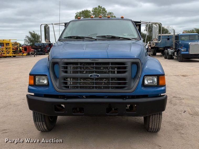 image for item EC4618 2000 Ford F650 dump flatbed truck