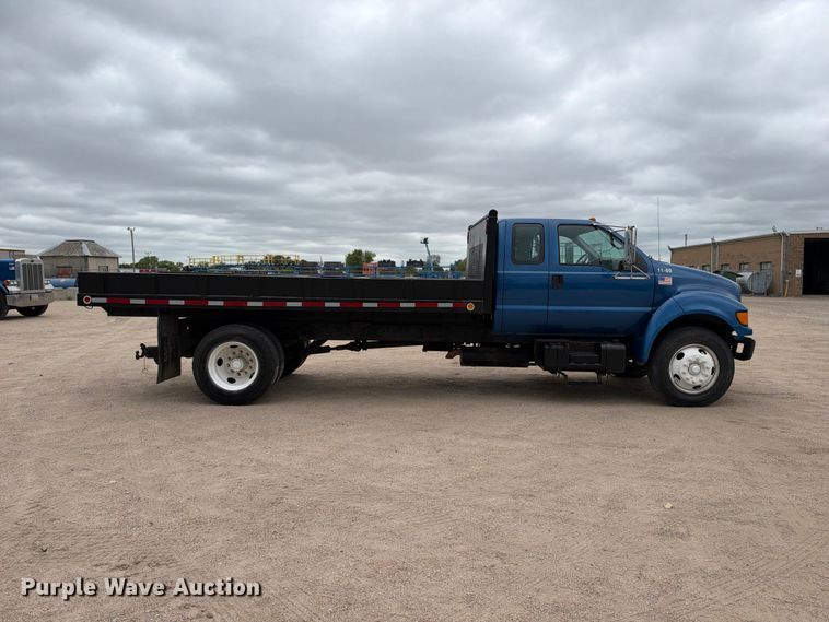 image for item EC4618 2000 Ford F650 dump flatbed truck