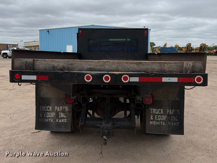 image for item EC4618 2000 Ford F650 dump flatbed truck