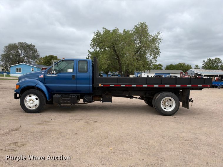 image for item EC4618 2000 Ford F650 dump flatbed truck