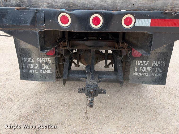 image for item EC4618 2000 Ford F650 dump flatbed truck