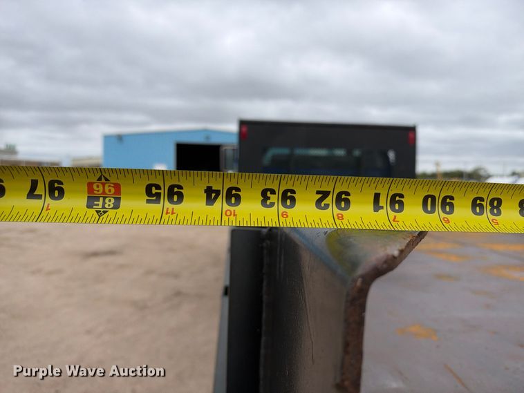image for item EC4618 2000 Ford F650 dump flatbed truck