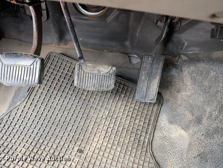 image for item EC4618 2000 Ford F650 dump flatbed truck