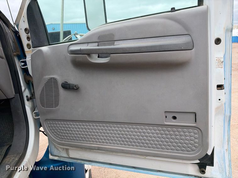 image for item EC4618 2000 Ford F650 dump flatbed truck