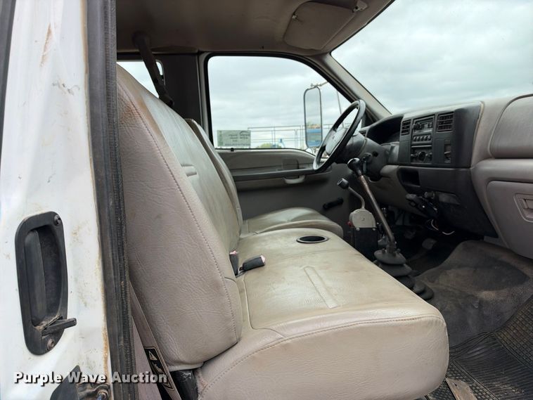 image for item EC4618 2000 Ford F650 dump flatbed truck