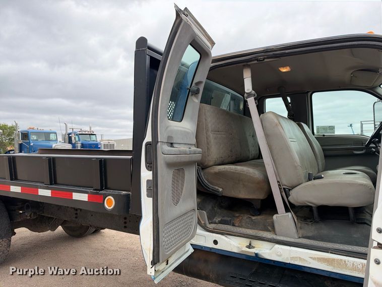 image for item EC4618 2000 Ford F650 dump flatbed truck
