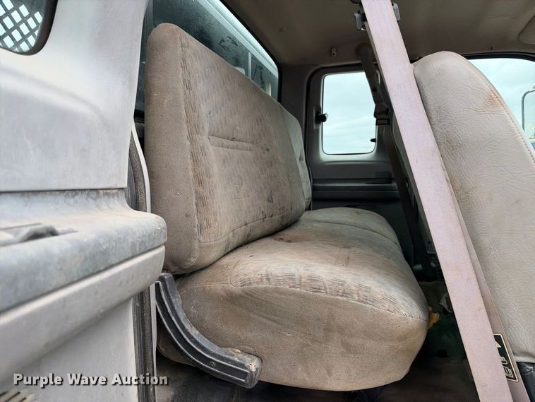 image for item EC4618 2000 Ford F650 dump flatbed truck
