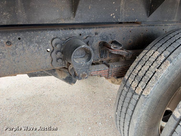 image for item EC4618 2000 Ford F650 dump flatbed truck