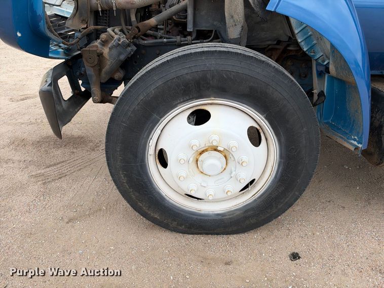 image for item EC4618 2000 Ford F650 dump flatbed truck