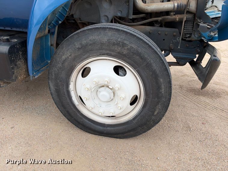 image for item EC4618 2000 Ford F650 dump flatbed truck