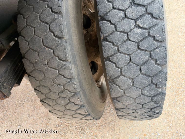 image for item EC4618 2000 Ford F650 dump flatbed truck