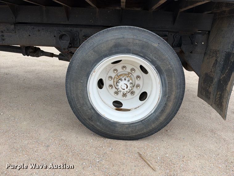 image for item EC4618 2000 Ford F650 dump flatbed truck