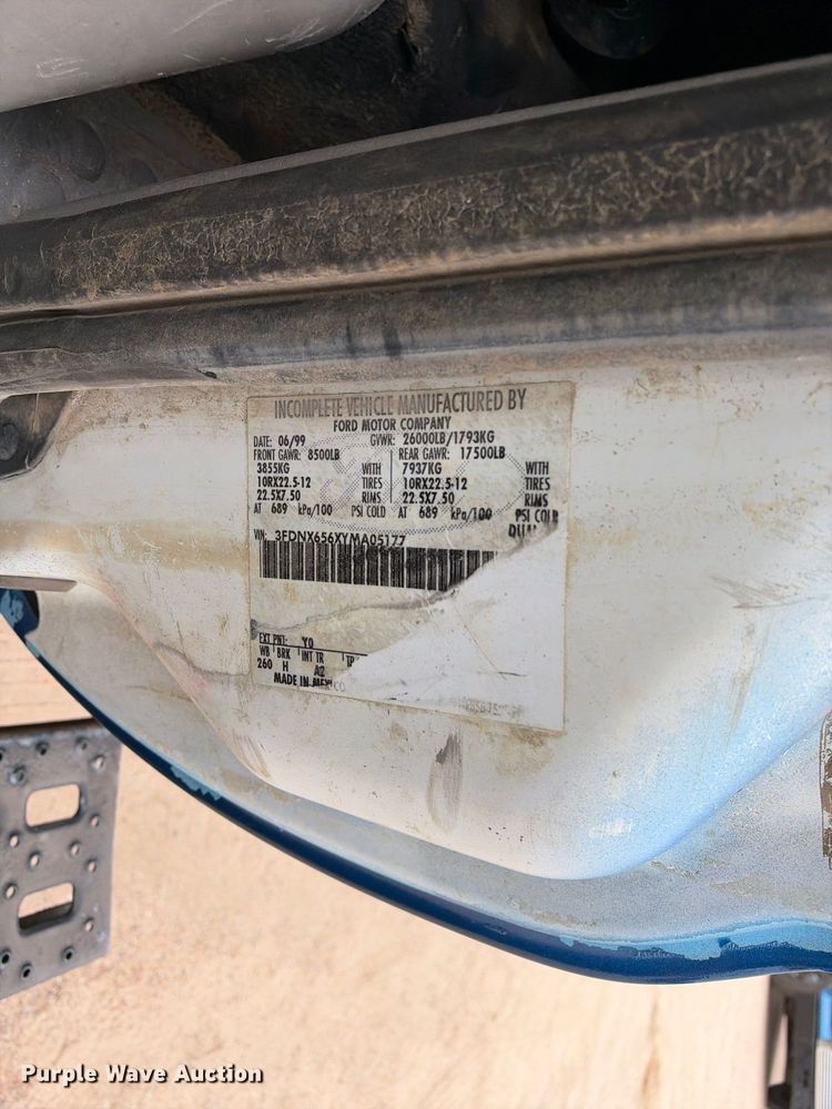 image for item EC4618 2000 Ford F650 dump flatbed truck
